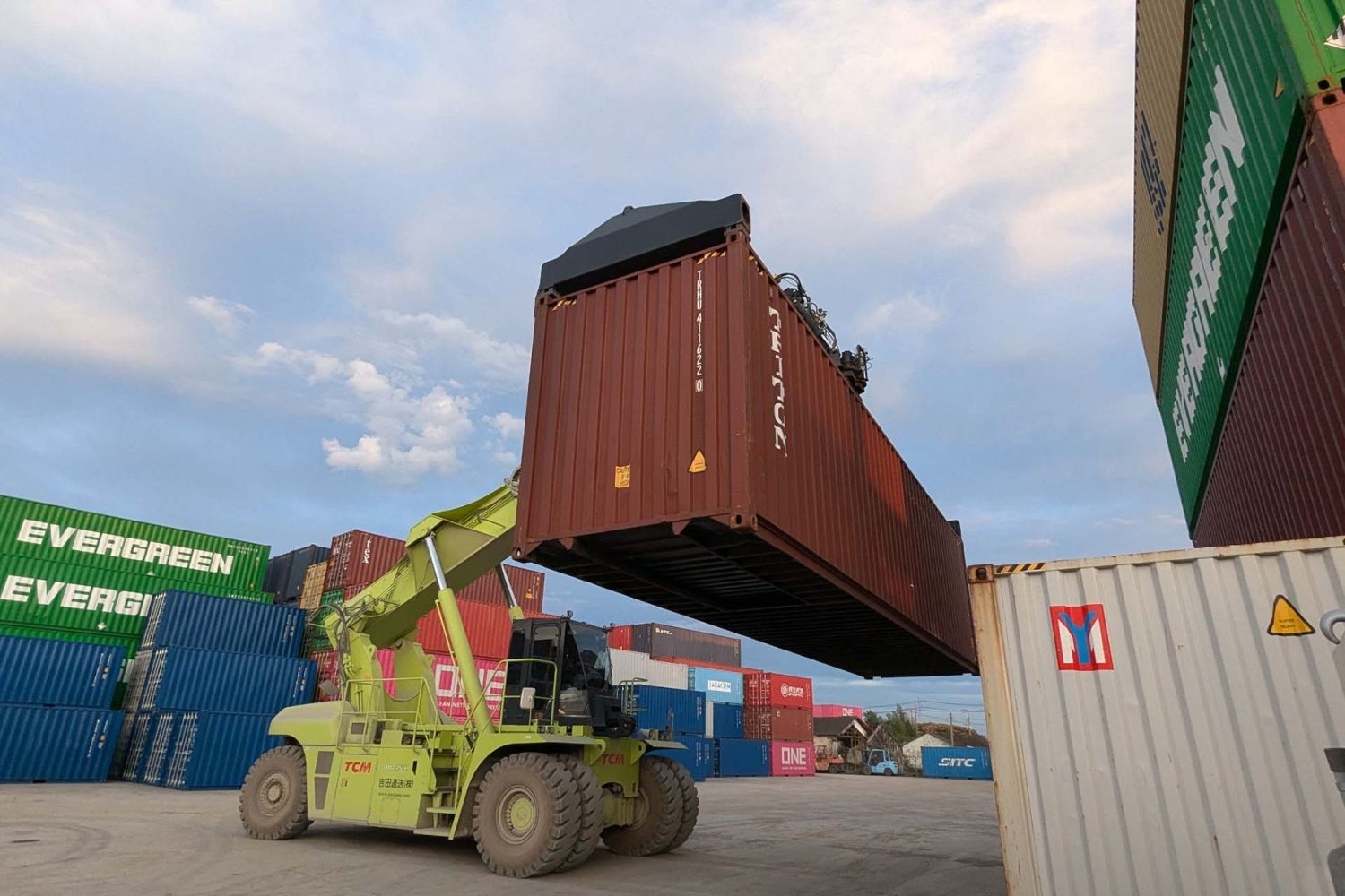 コンテナは移動可能