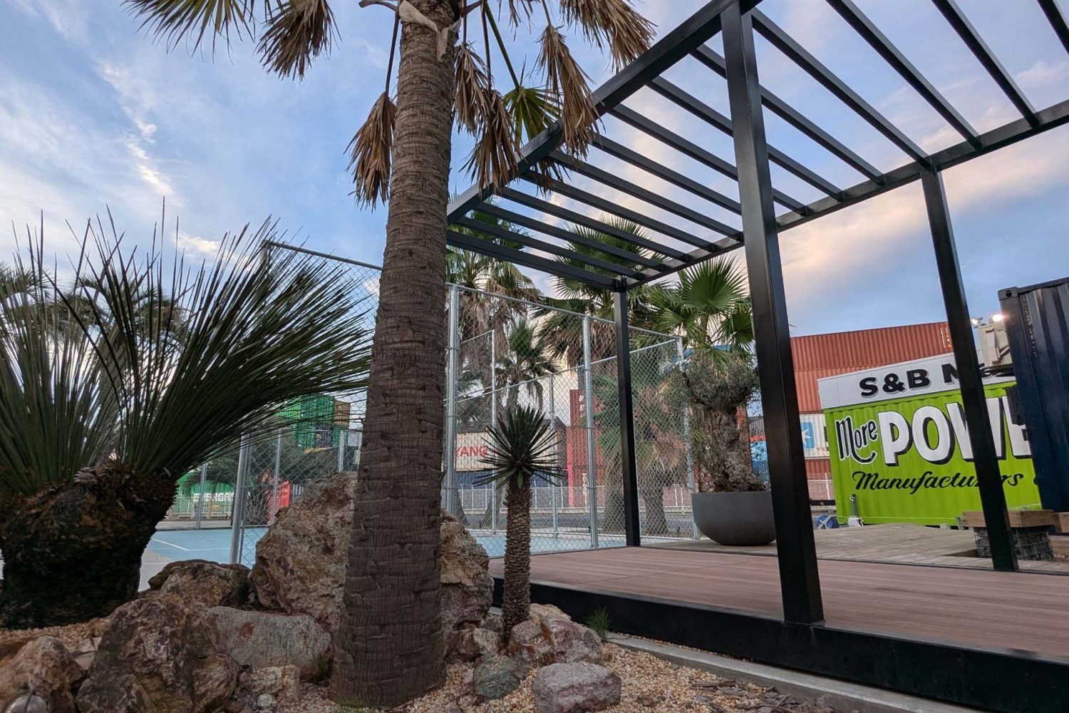 西海岸エリア バスケットコートサイド