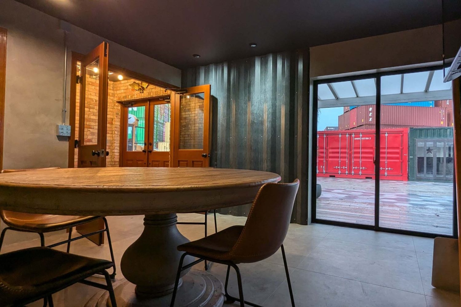 コンテナカフェ内(西海岸エリア)