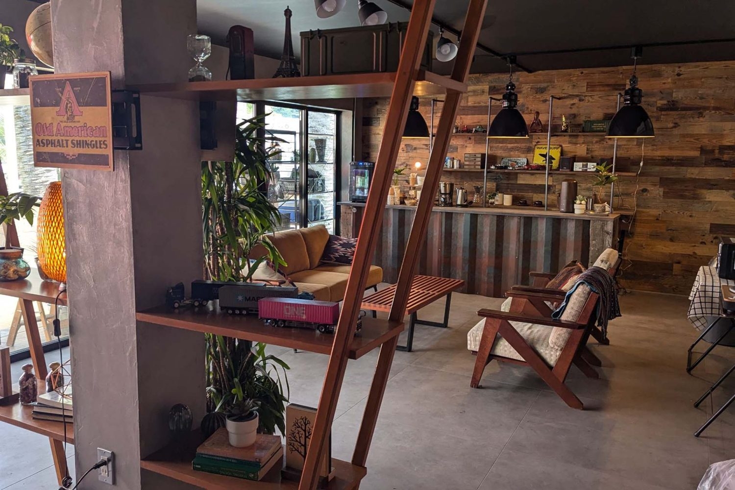 コンテナカフェ内(西海岸エリア)