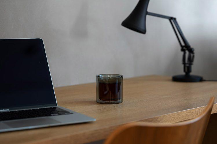 デスクを使用した物撮り