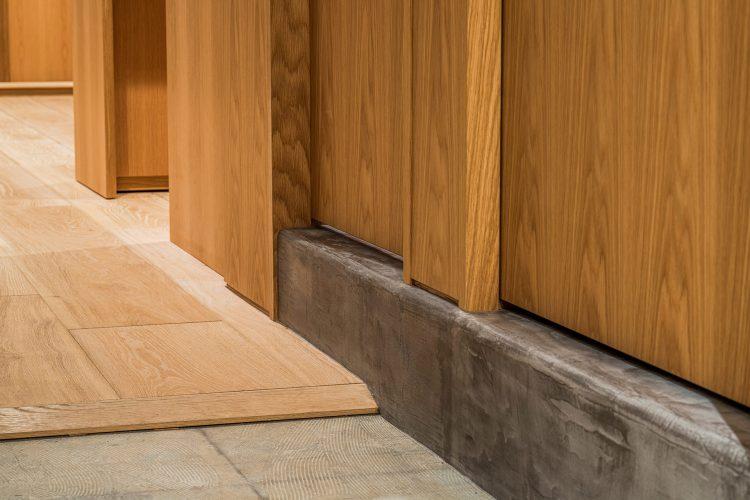 床の素材は2種類