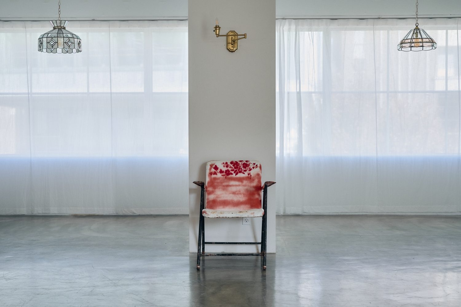 綺麗な光が入る大きな窓