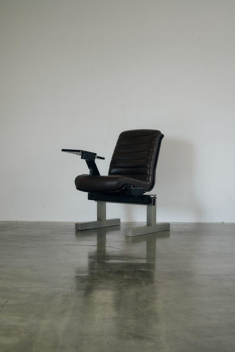 ヴィンテージメタルベースレザーチェア