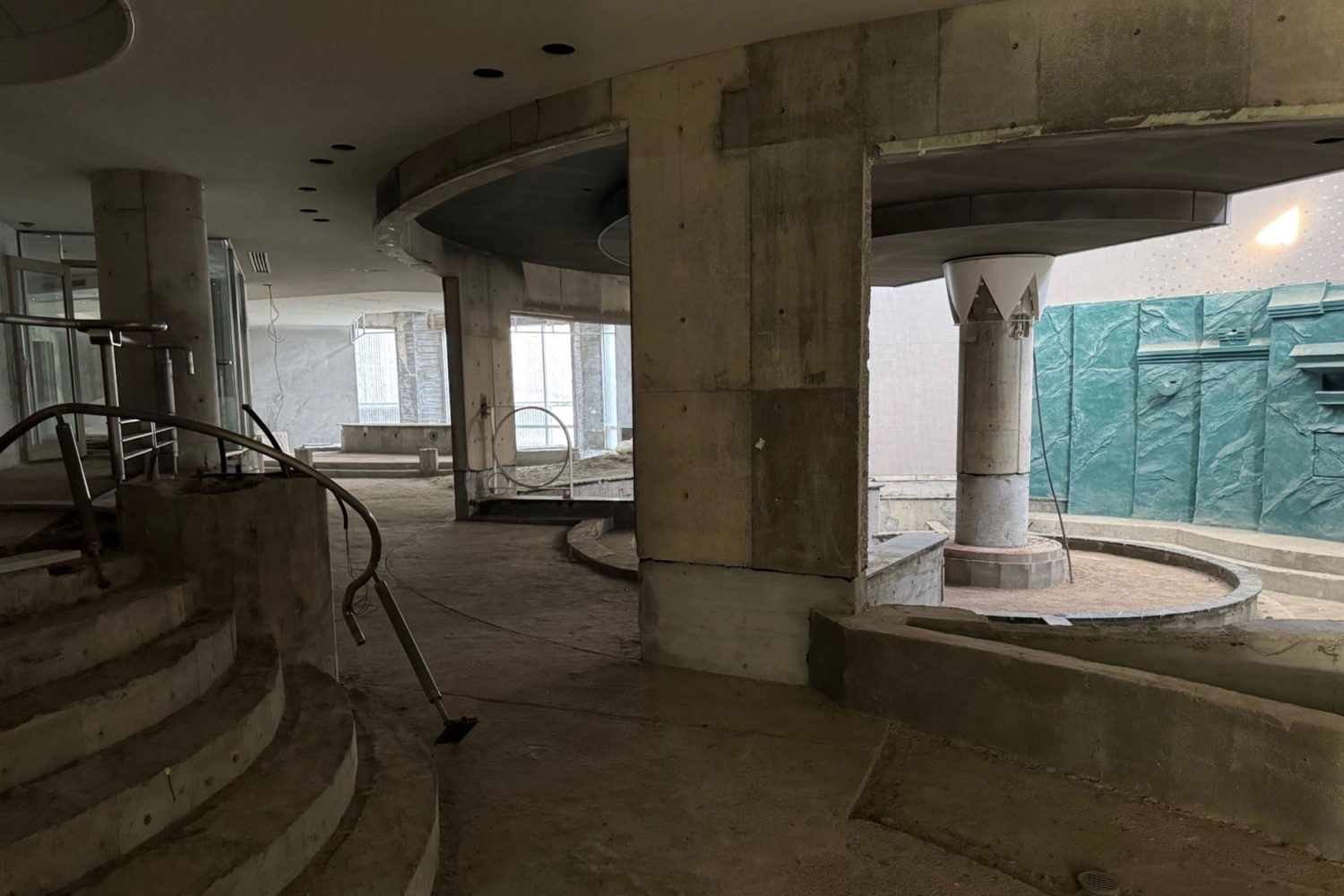 ホテル棟 B1Fローマンアイリッシュ