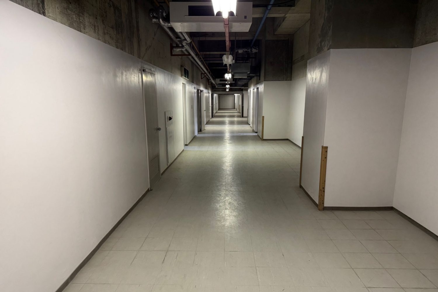 ホテル棟 B1Fバックヤード通路