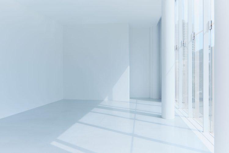 シンプルで開放的な空間