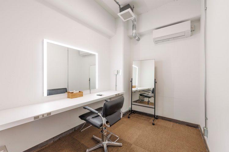 メイク・フィッティングルーム