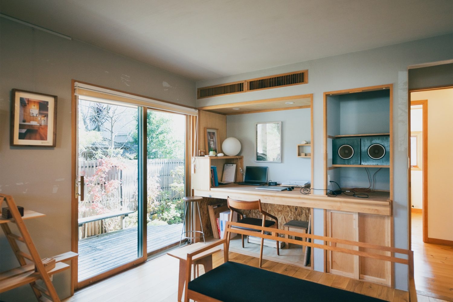 デザイン性の高いワークスペースで仕事や勉強シーンも