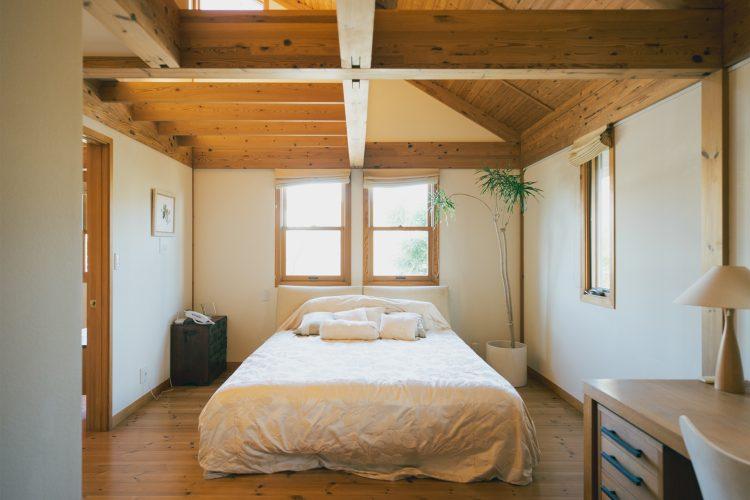 2F 自然光が差し込むナチュラルなベッドルーム