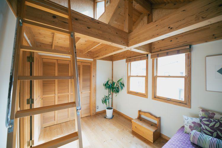 2F ロフトがあり秘密基地のような造りの子供部屋