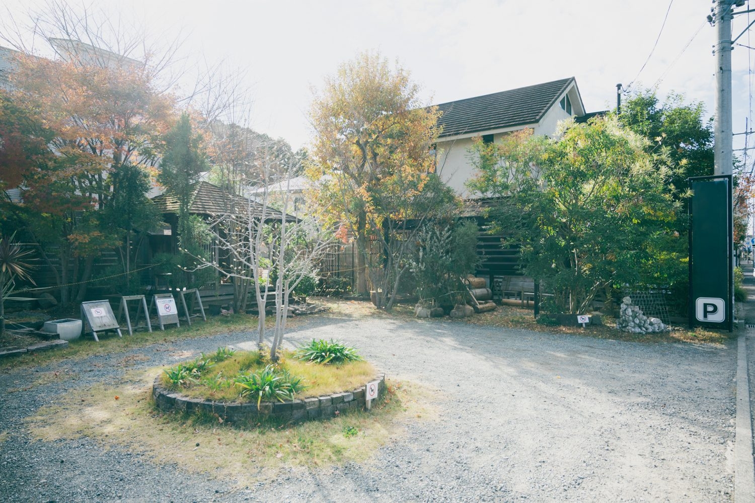 ロケバスも駐車可能な敷地内駐車場(事前要予約)