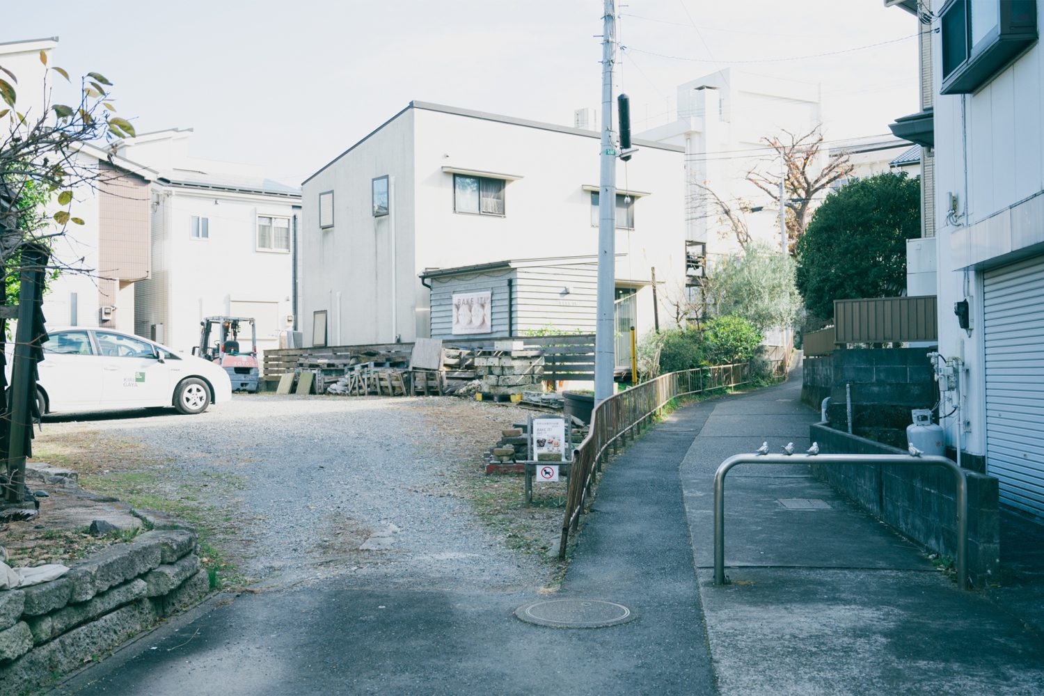 ロケバスも駐車可能な敷地内駐車場(事前要予約)