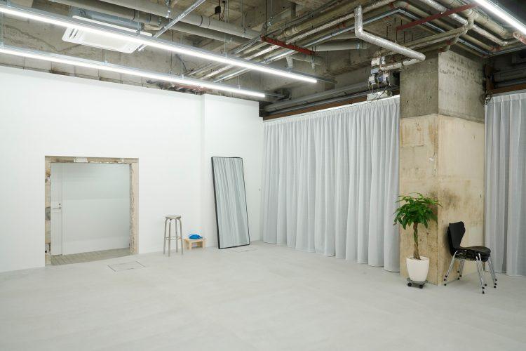 無骨とクリーンさが共存する撮影スタジオ