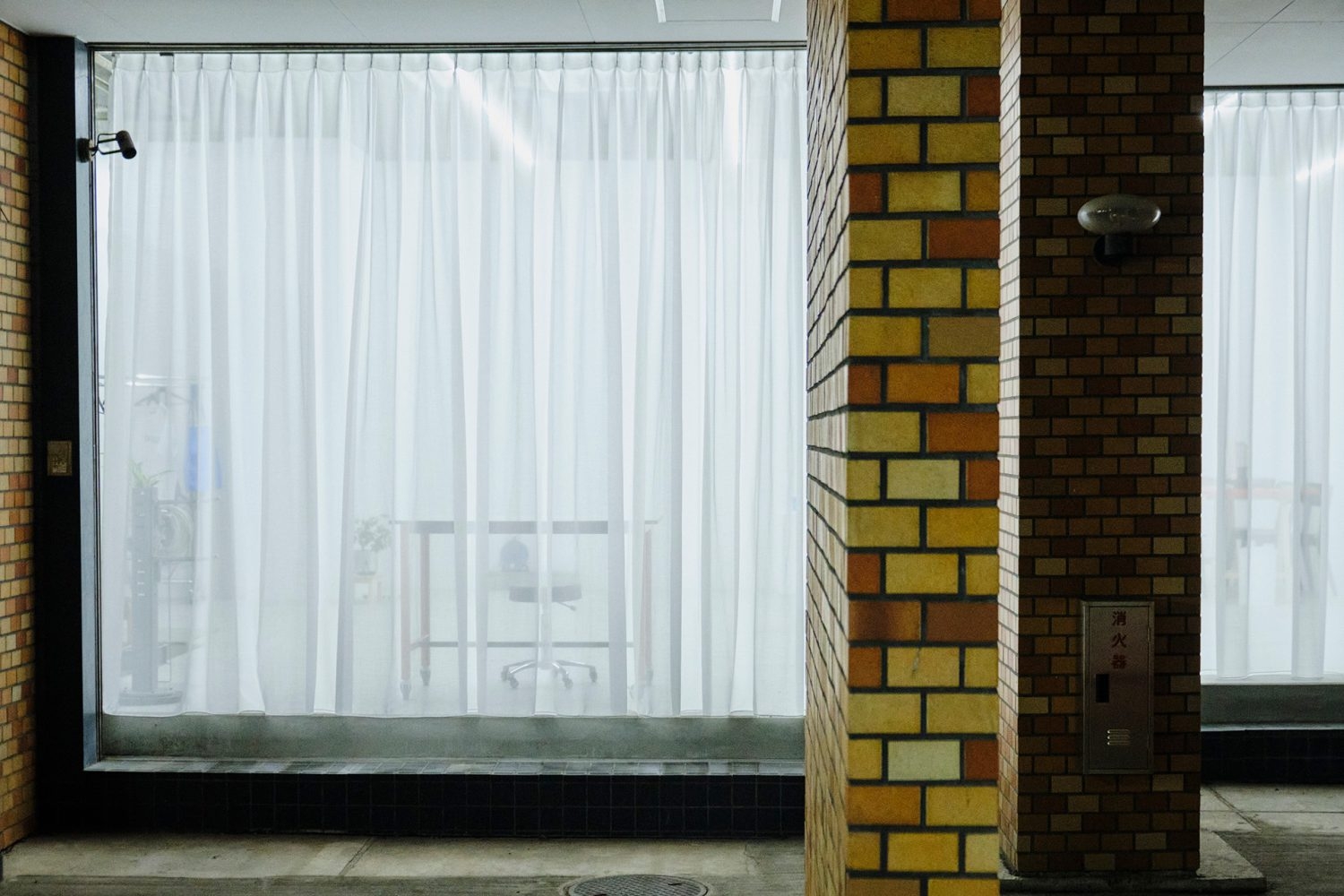 夜の撮影も対応可能 / 地下にあり秘密基地のような空間