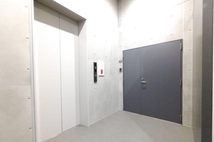 共用部:2Fエントランス(スタジオ入口)