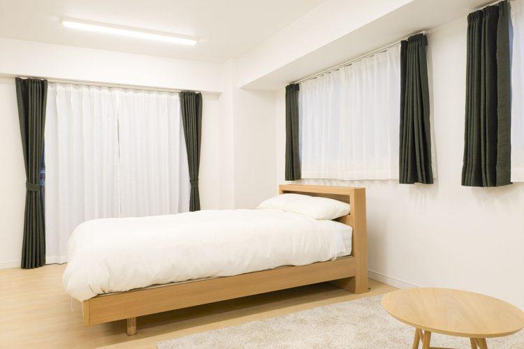 サブst:寝室腰窓をカーテンに変更