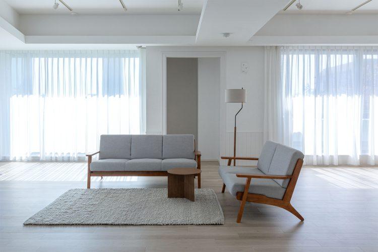 2人掛け・3人掛けソファのリビングで対談撮影なども