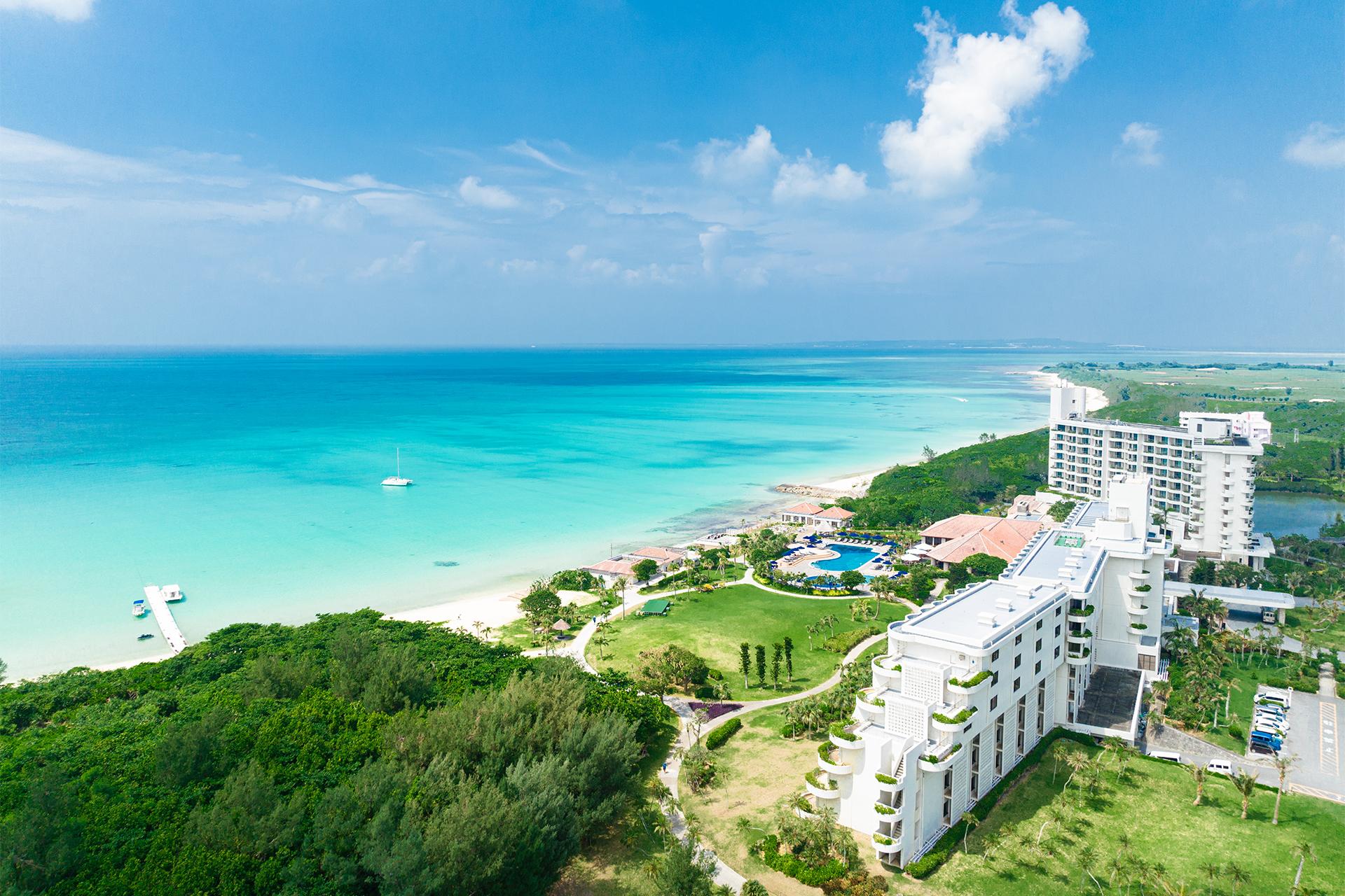 宮古島の美しい海を背景に撮影できるリゾートホテル