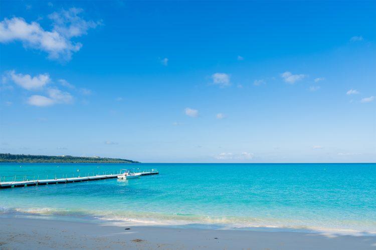 ホテル目の前の与那覇前浜ビーチと桟橋での撮影も