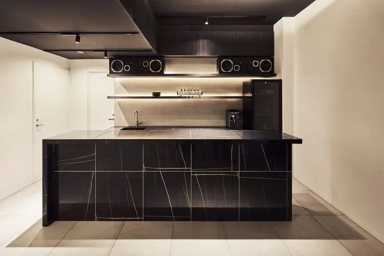 B2F エントランス・バーカウンター