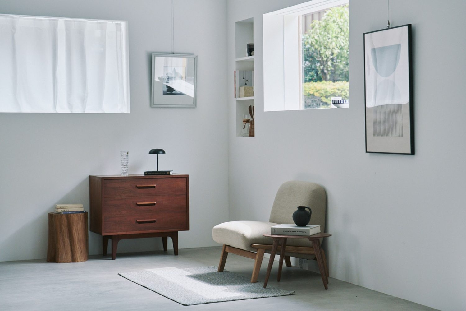 ピクチャーレールで絵を飾ることも