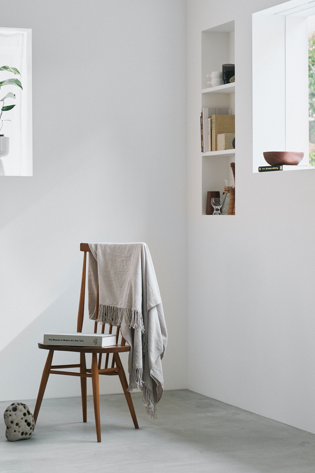 午後から東側の壁に光が入ります