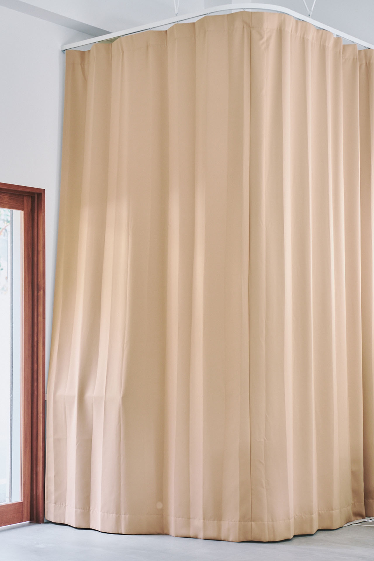 着替え用にカーテンで仕切ることも