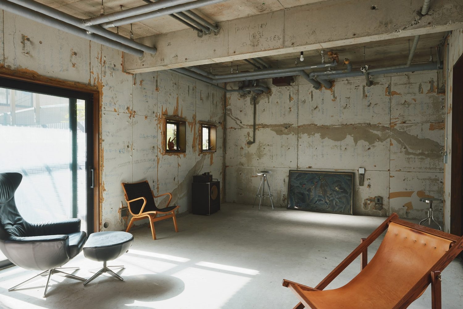 1F:A room / 家具やプロップも多数