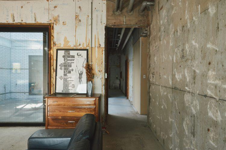 1F:A room / 中庭と廊下抜け