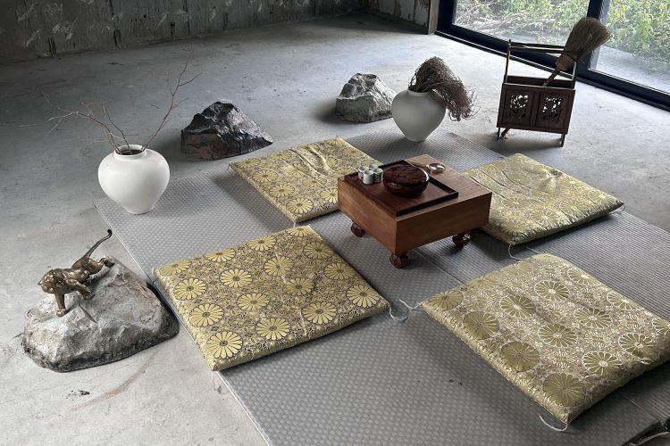 和モダンなアートプロップもあり