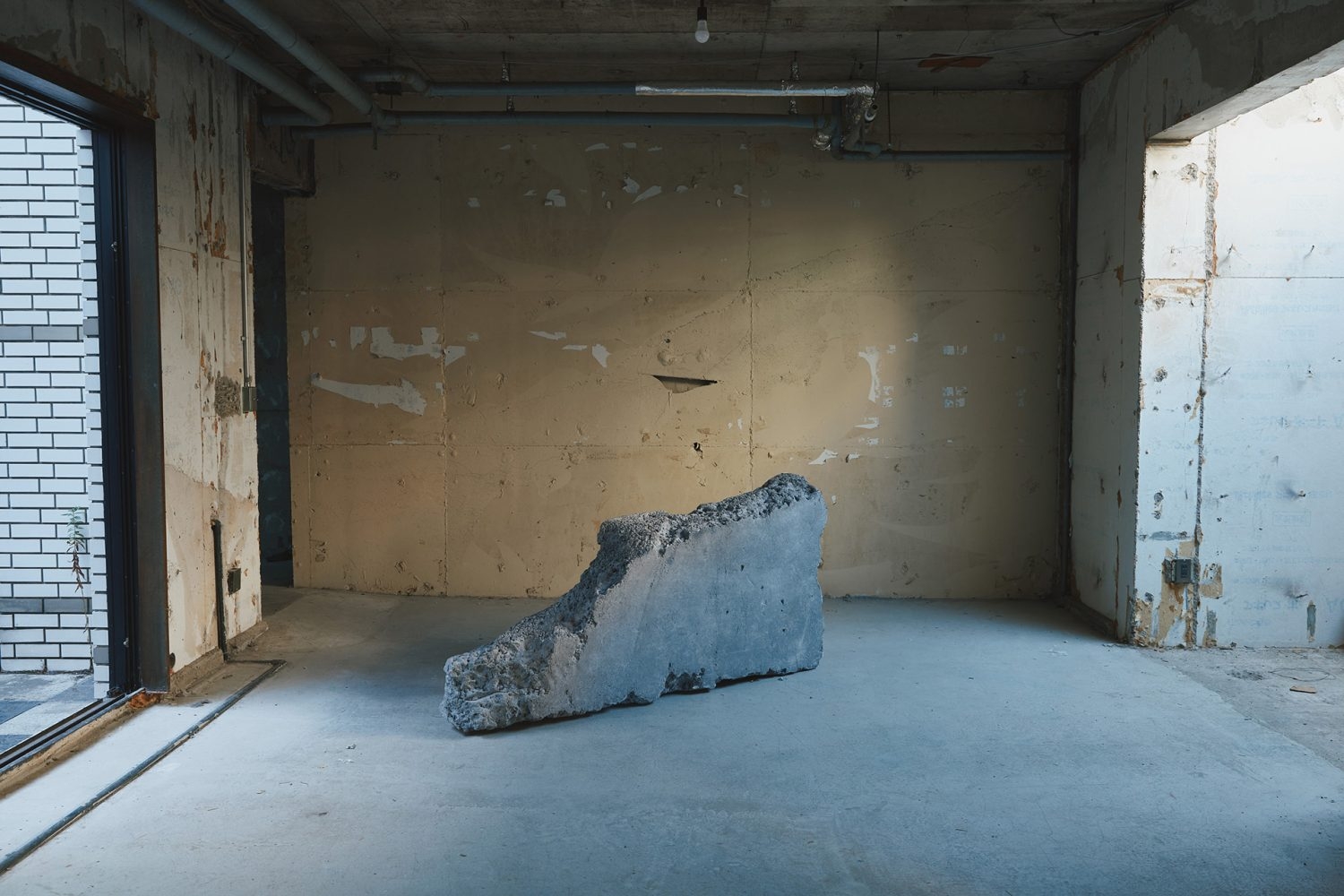 1F:B room / 稼働可能なコンクリ壁