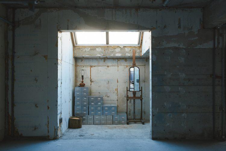 1F:B room / 天光と可変棚