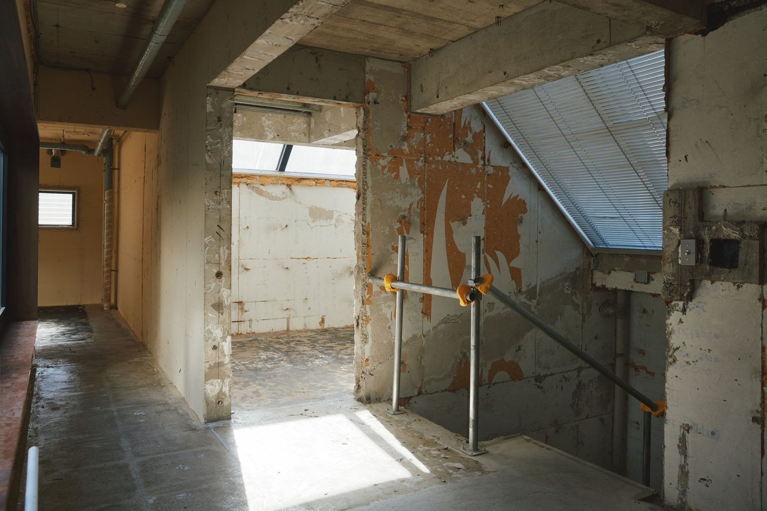 2F:階段を上がった踊り場