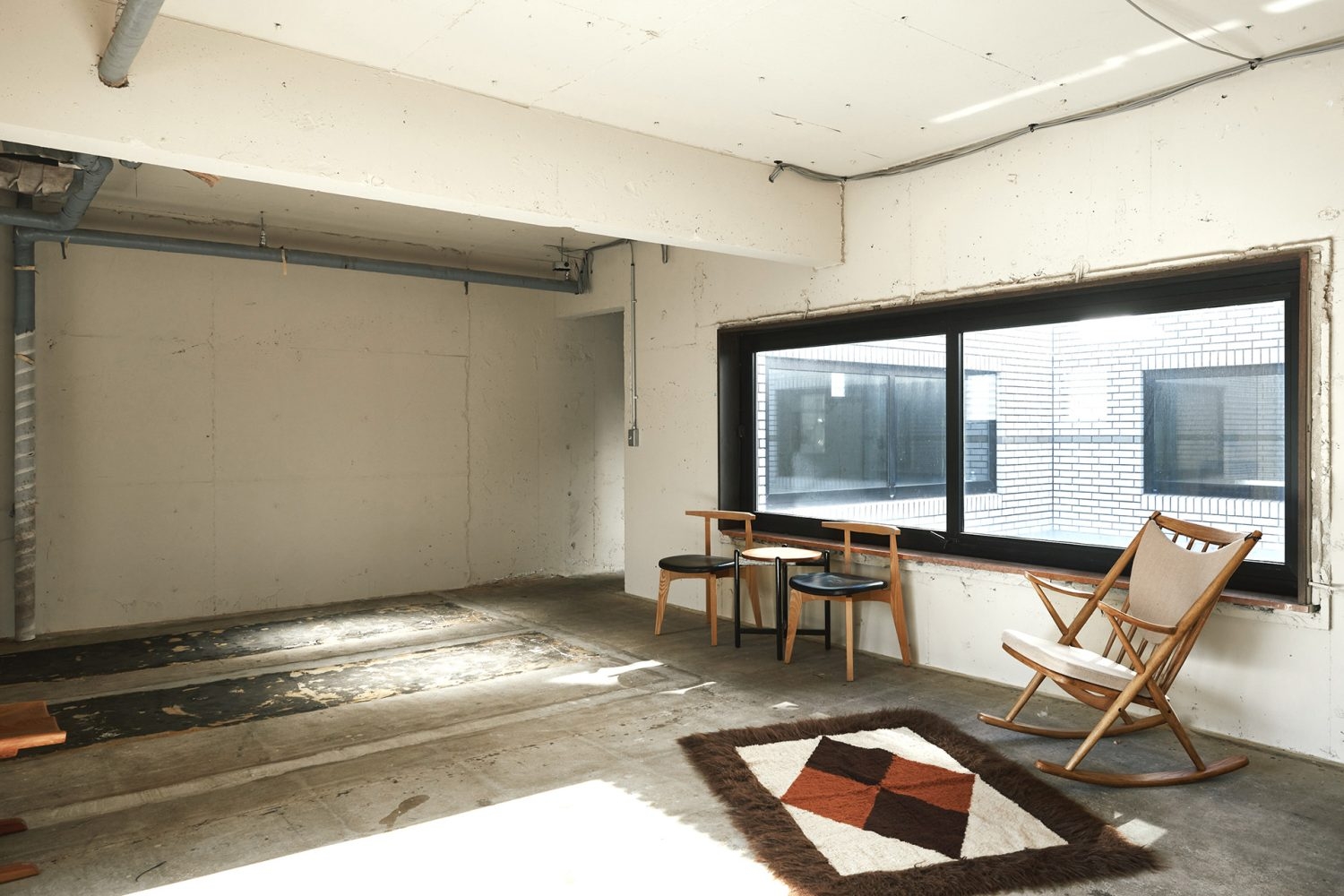 2F:D room / 横長の窓