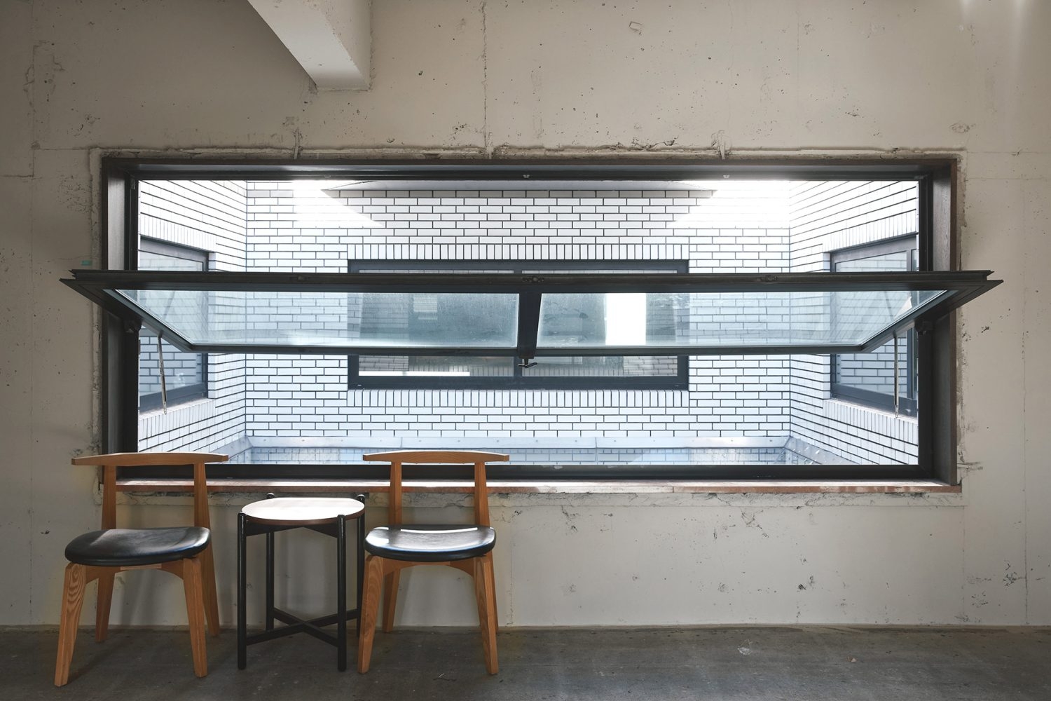 2F:窓は自由な角度で開きます