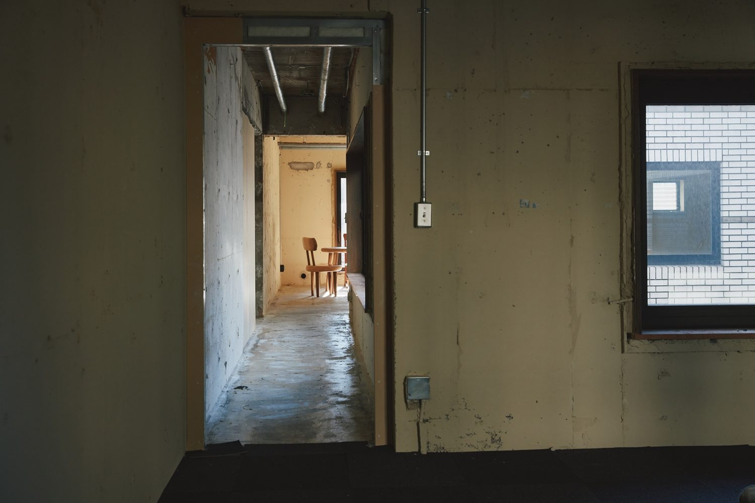 2F:E roomから廊下