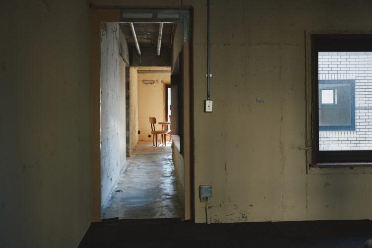 2F:E roomから廊下