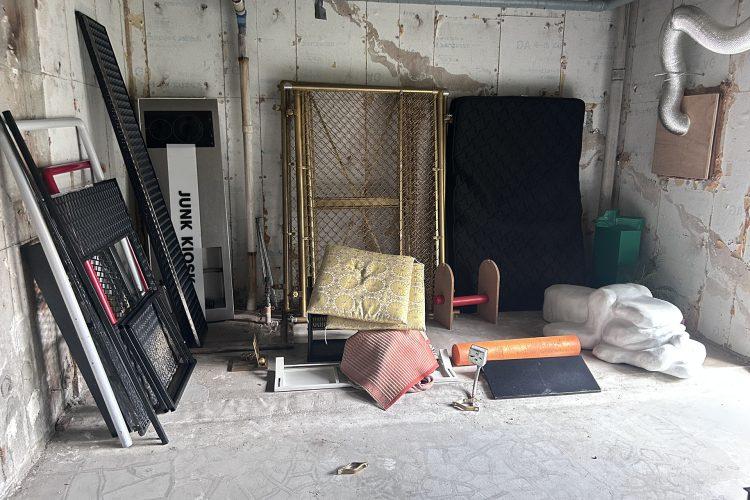 1F:C room / 資材やプロップなど