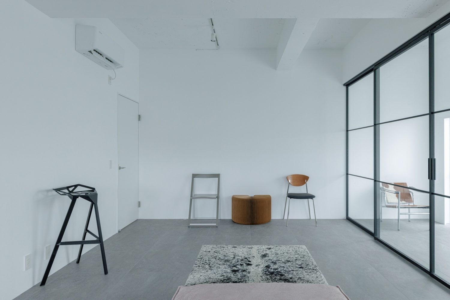 モノトーンでまとめたシンプルな内装は幅広い撮影に