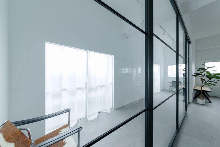 スライドスクリーンからのライティングも可能