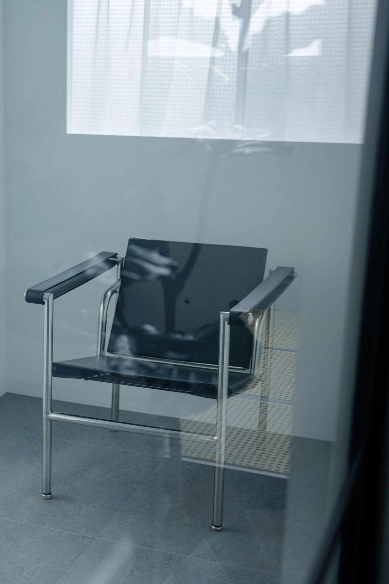 内装に合わせてセレクトされた家具やプロップ