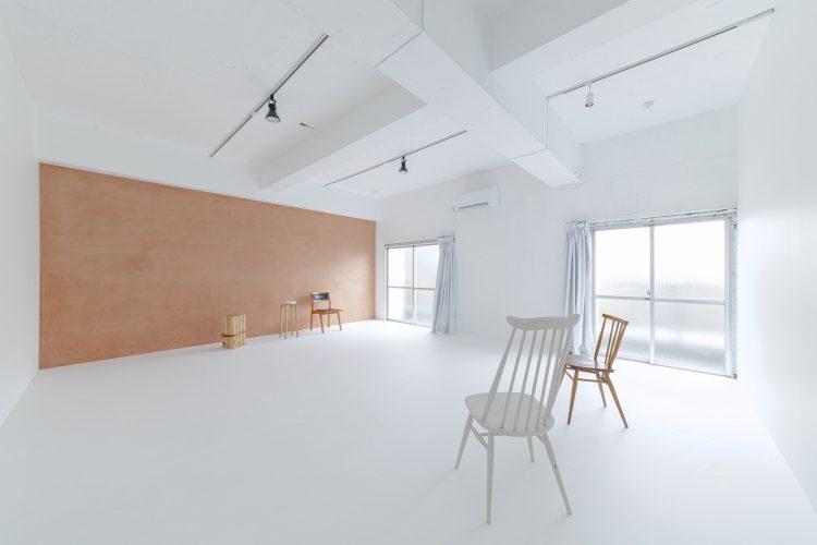 すりガラスを通して入るやさしい自然光