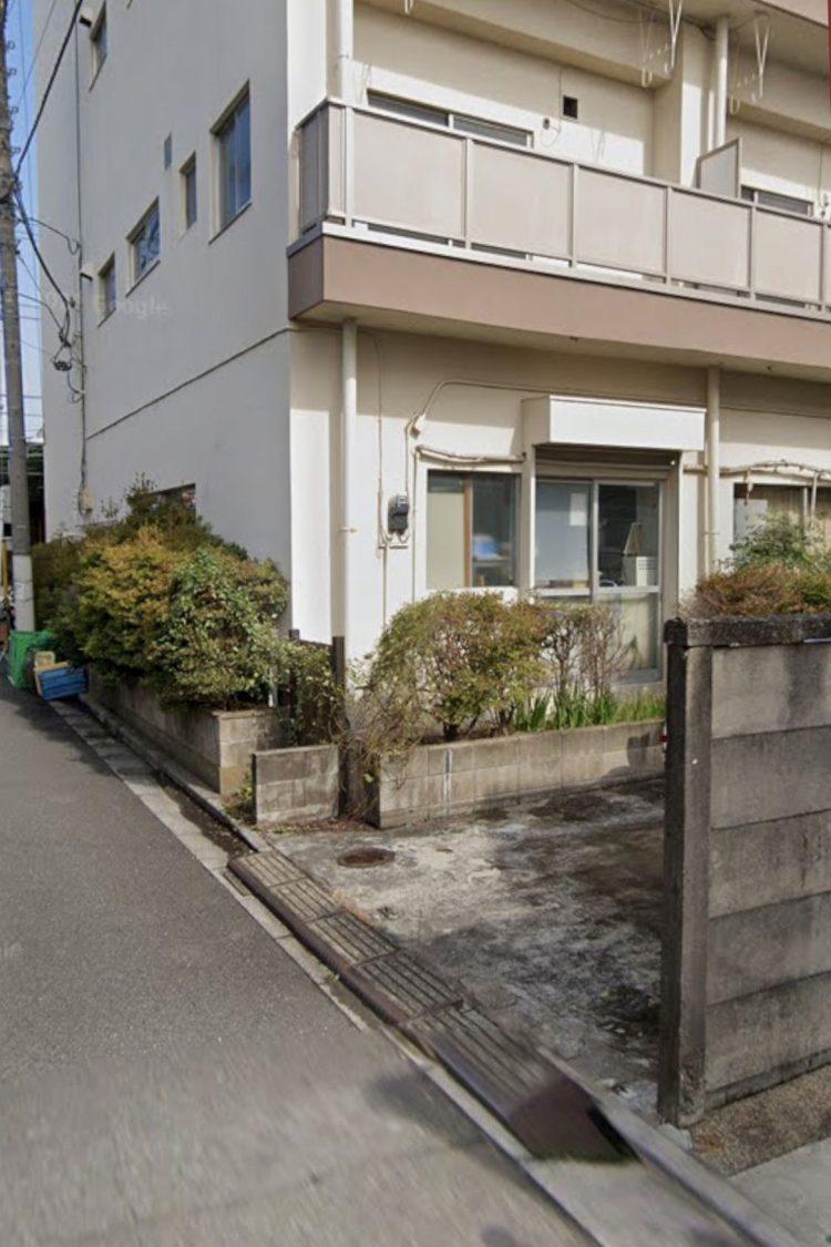 建物裏駐車場(コミューターサイズまで)