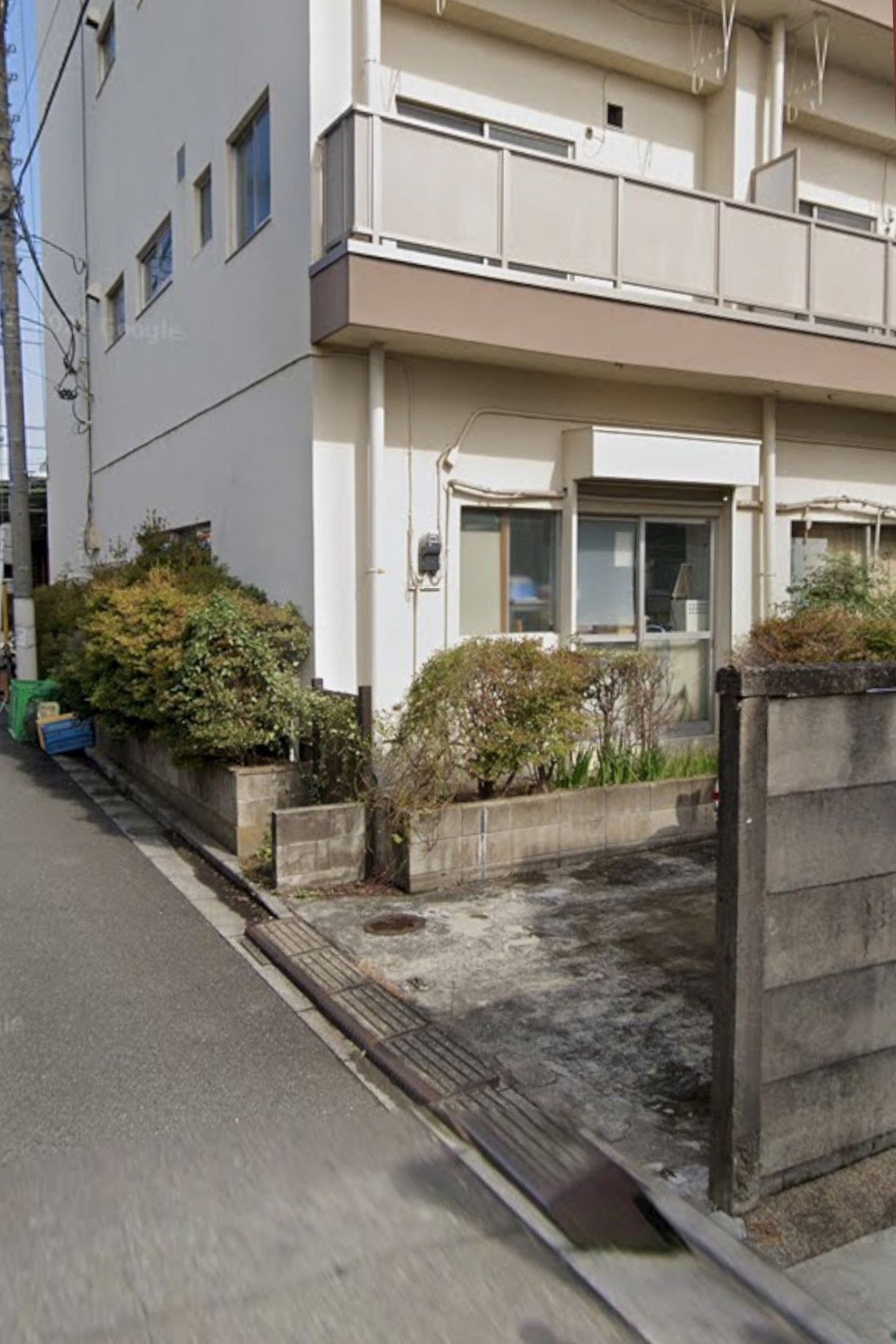 建物裏駐車場(コミューターサイズまで)