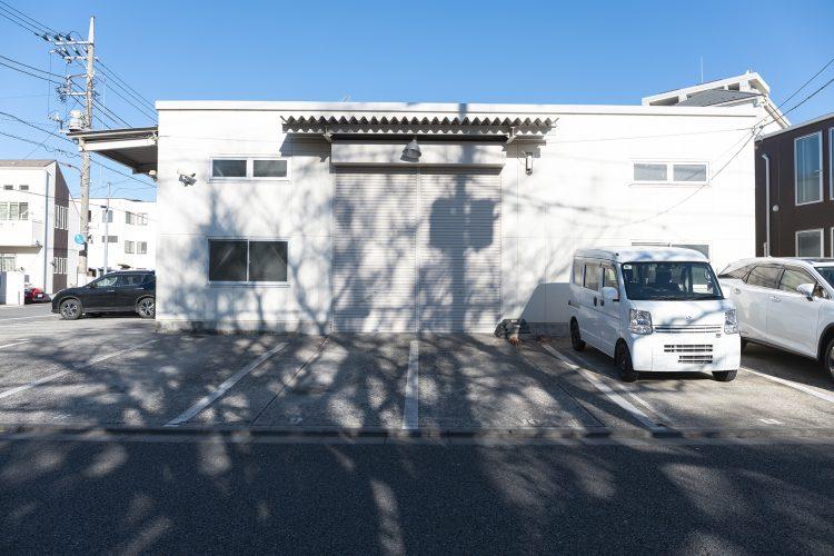 倉庫スタジオ外観 駐車場9台分