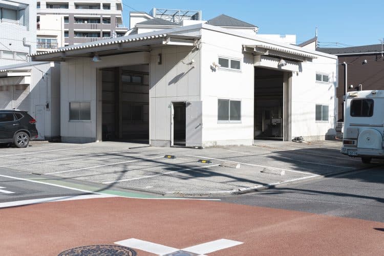 外観と駐車場を使った屋外撮影も