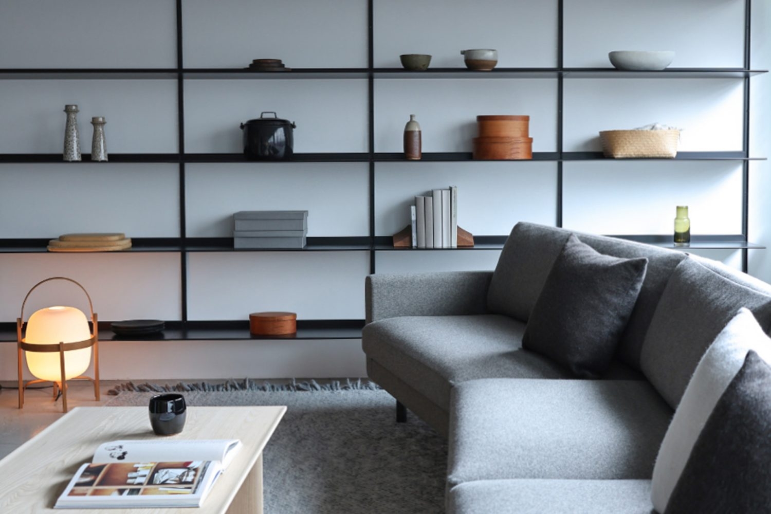 2F あたたかみのあるリビング空間で生活シーンの撮影も