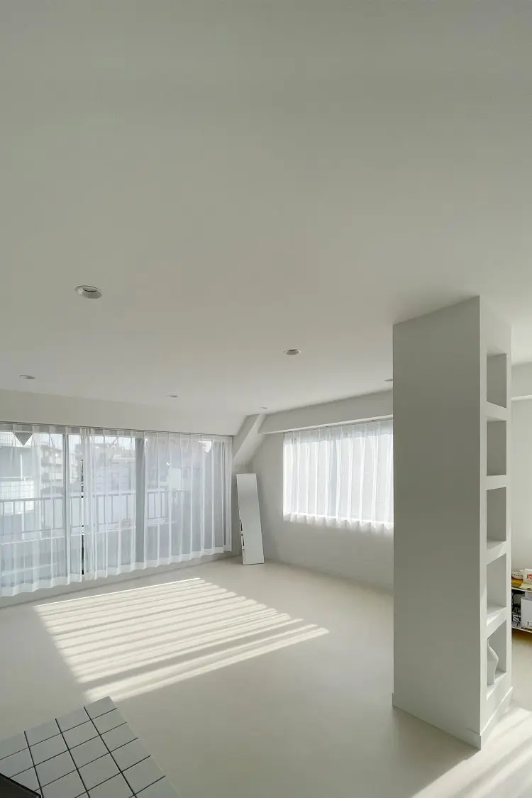 クリーンな内装はアパレルルックやモデル撮影に最適