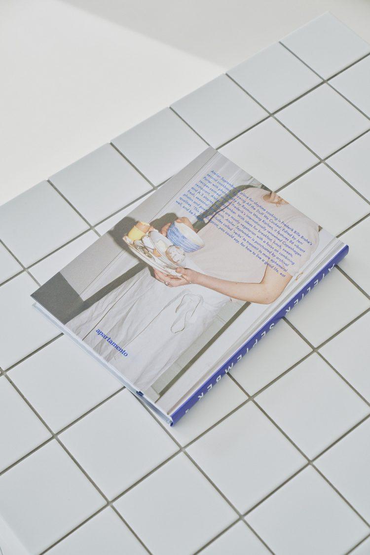 備品:デザインブック / コスメやアクセサリーの撮影も